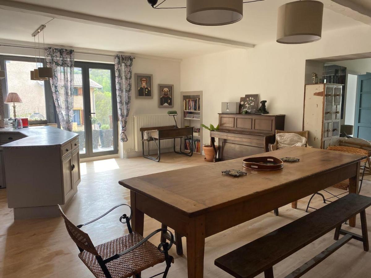 Maison Sur Cour Courzieu Екстериор снимка